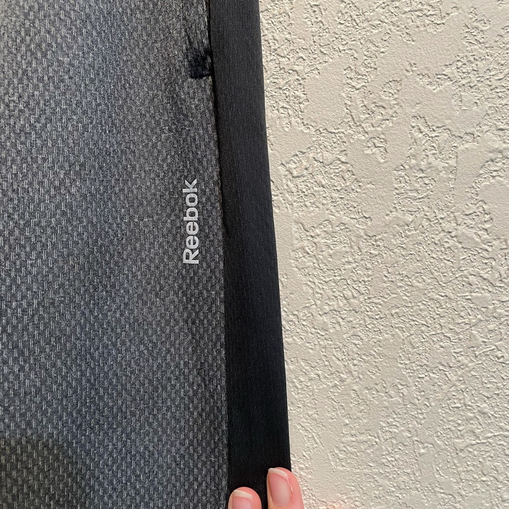 Boys Reebok pant - Picture 2 of 5